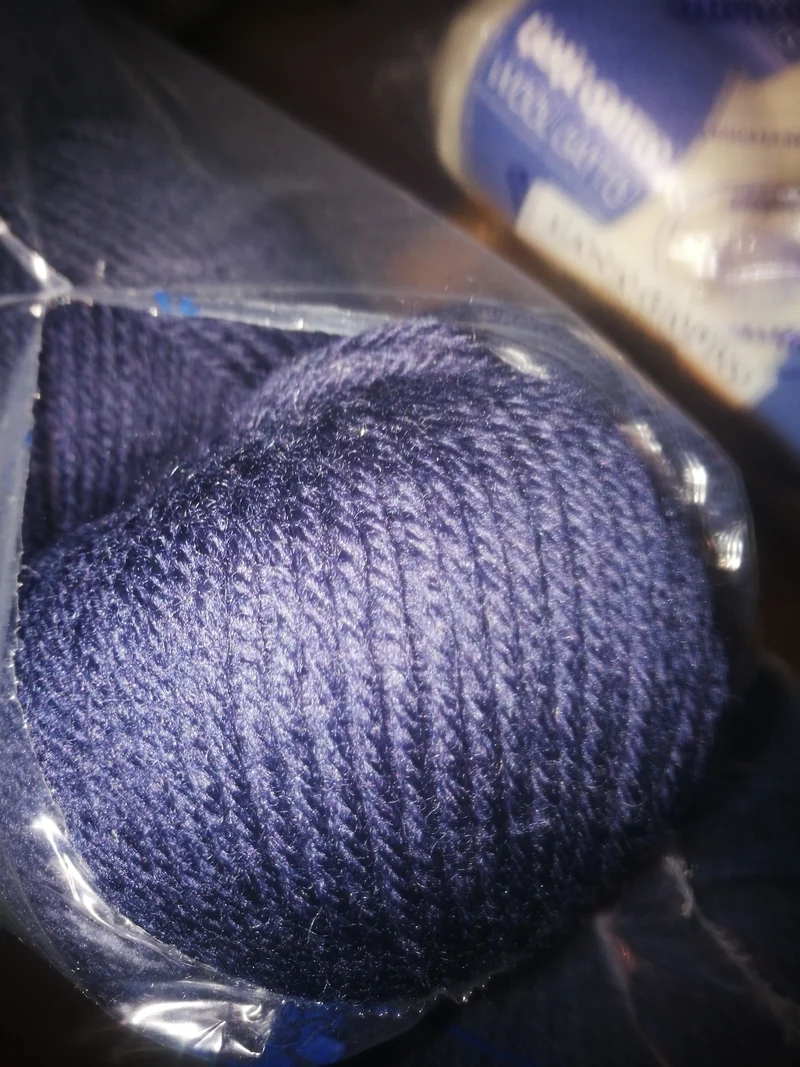 Wool Gatto, pura lana vergine in gomitoli, confezione da 500g.