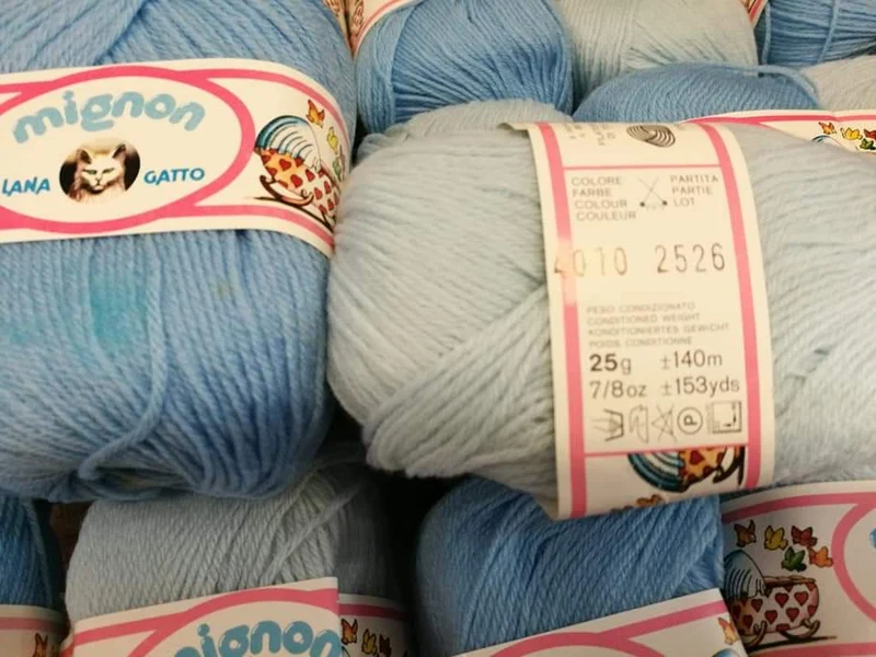 Lana baby Mignon due colori per una copertina. 500g