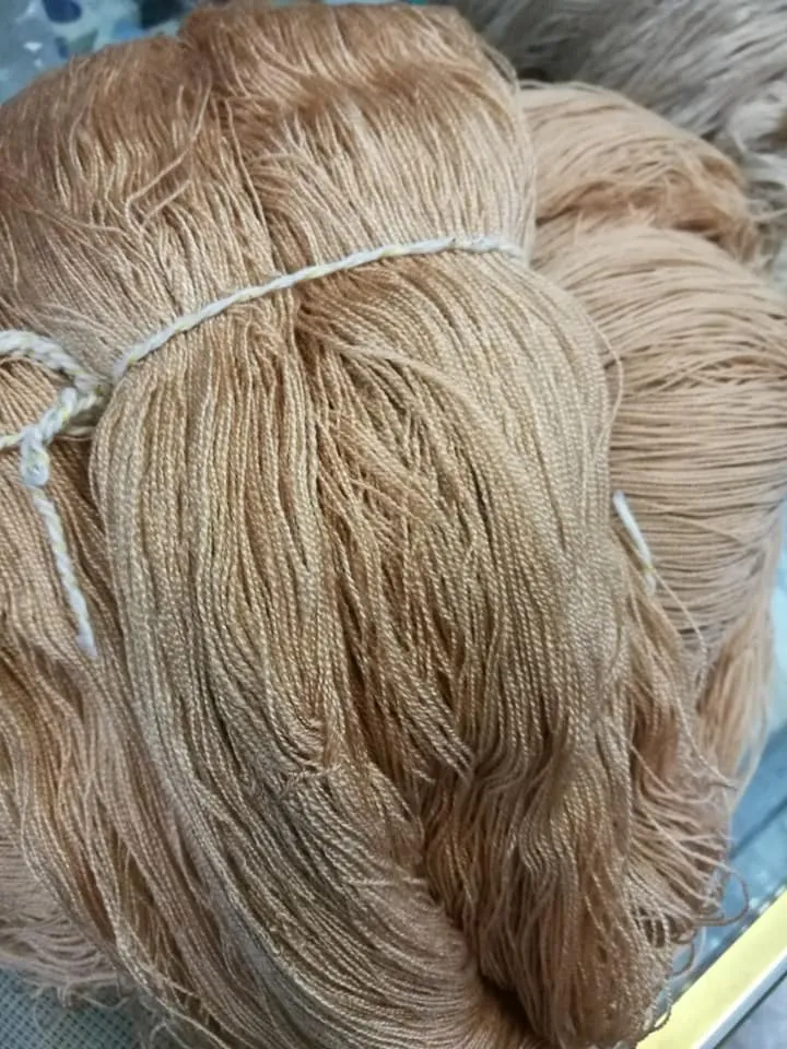 Setificato in matasse da 400 / 500g.