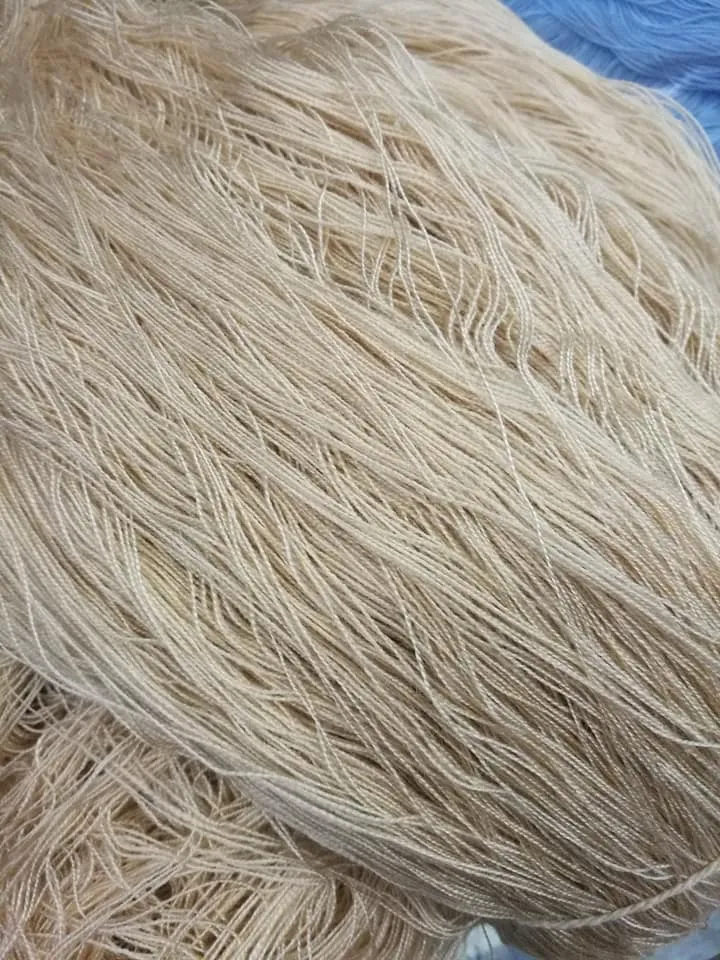 Setificato in matasse da 400 / 500g.