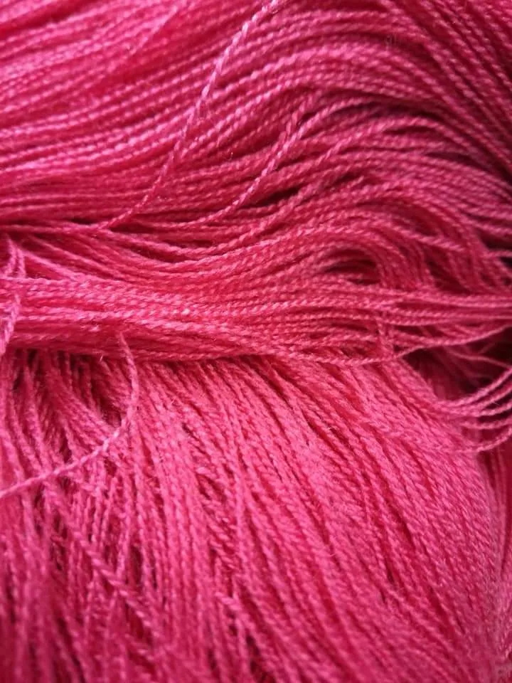 Setificato in matasse da 400 / 500g.