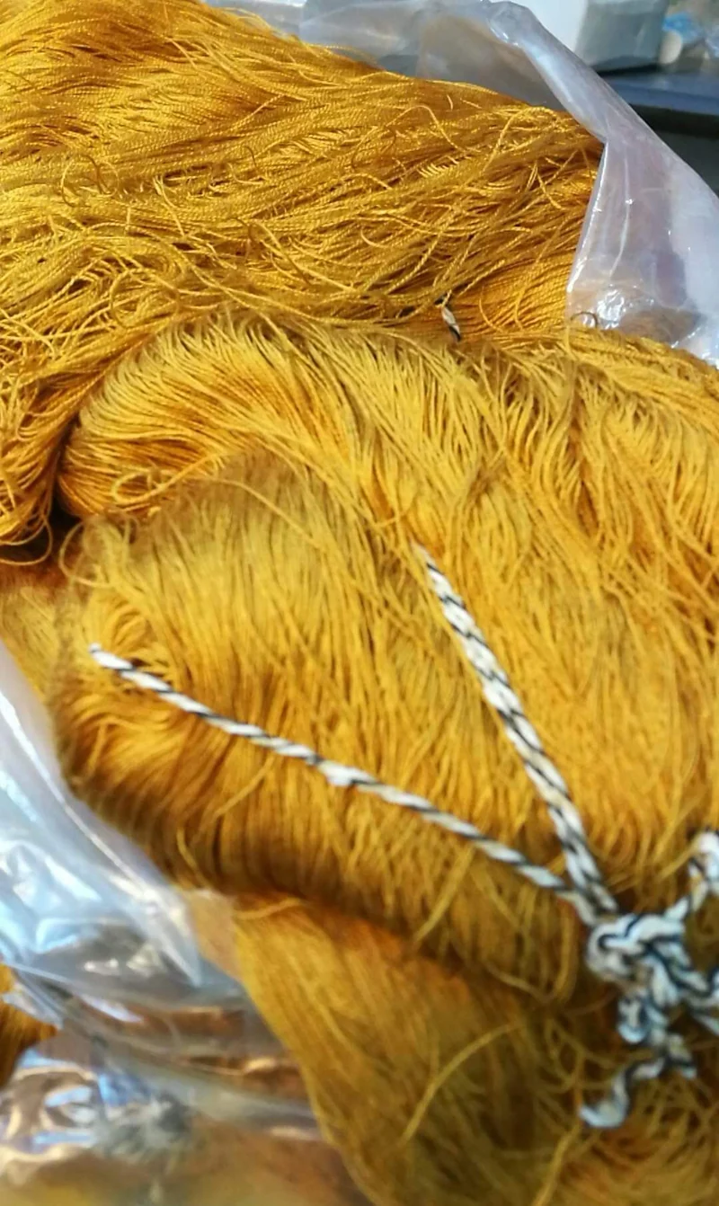 Setificato in matasse da 400 / 500g.