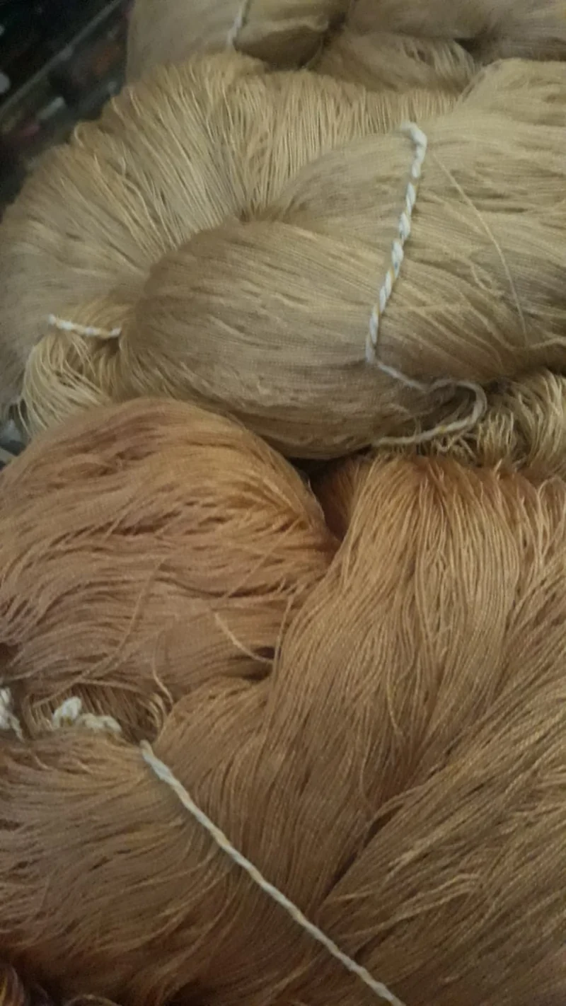 Setificato in matasse da 400 / 500g.