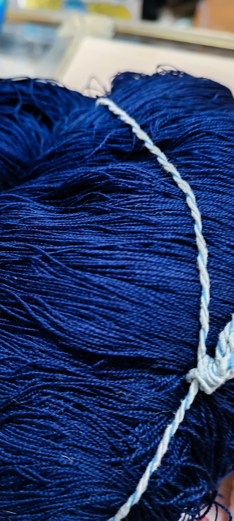 Setificato in matasse da 400 / 500g.