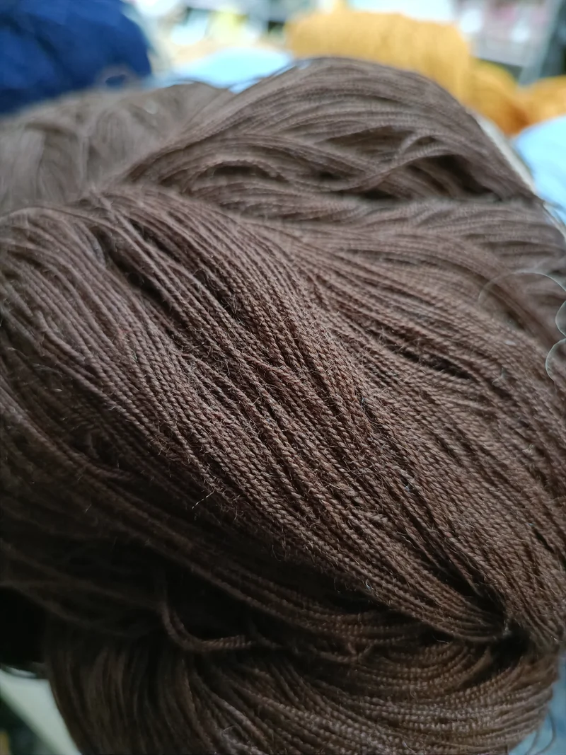 Setificato in matasse da 400 / 500g.