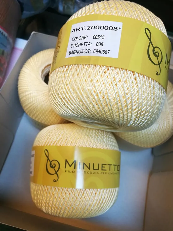 Scatola di 4 gomitoli di filo di Scozia Minuetto