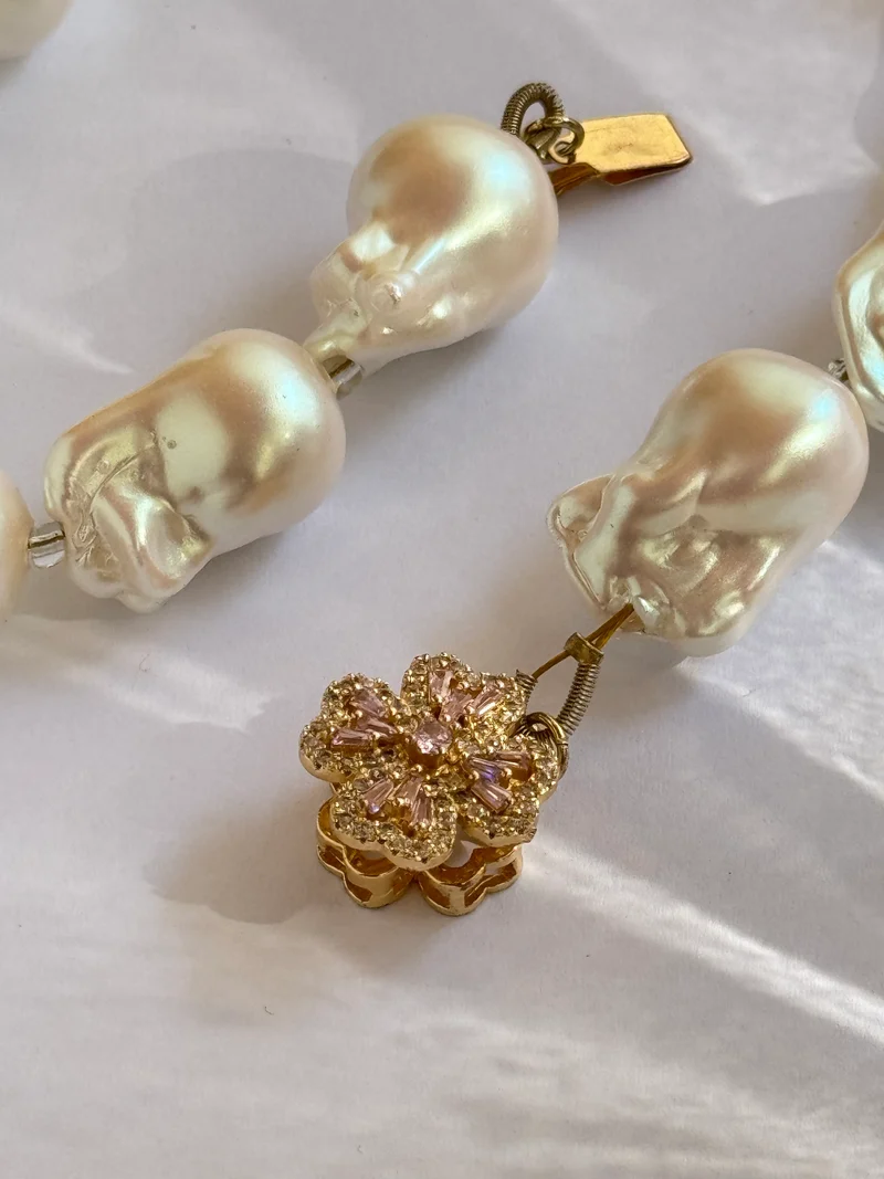 Baroque Pearl Necklace | Collana con perla barocca e dettaglio quadrifoglio