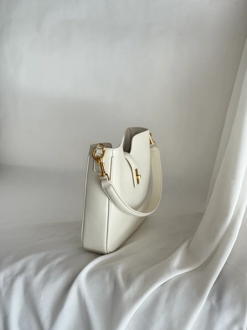 Ivory Structure Bag | Borsa a spalla in vera pelle con chiusura girevole