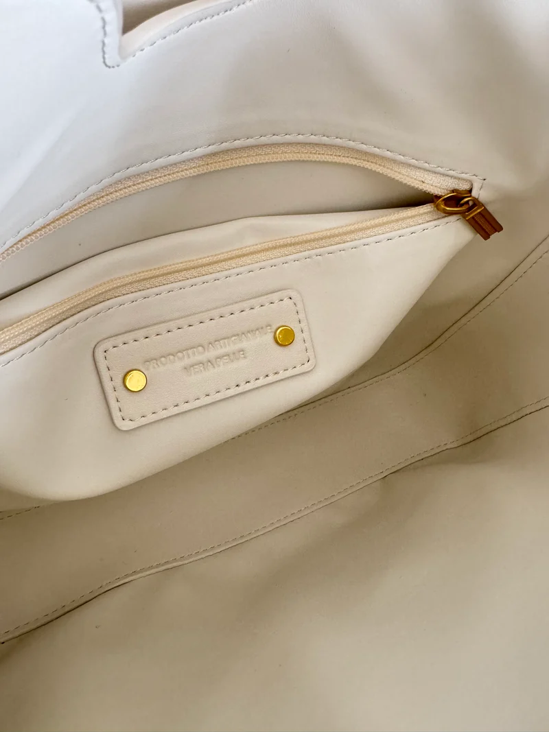 Ivory Structure Bag | Borsa a spalla in vera pelle con chiusura girevole
