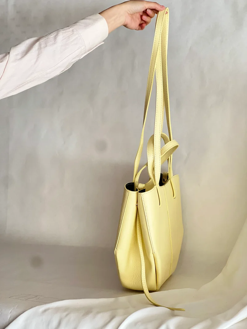 Borsa hobo media in pelle tonalità macaron