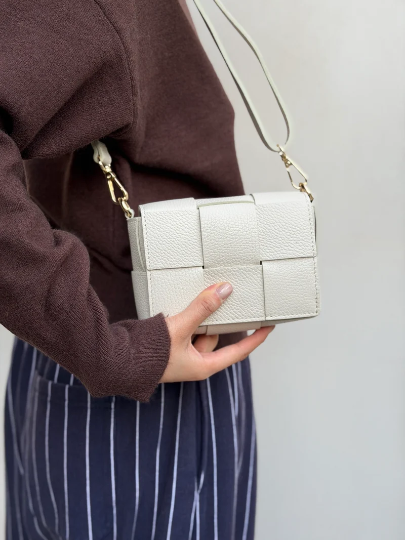 Mini borsa a tracolla in pelle intrecciata