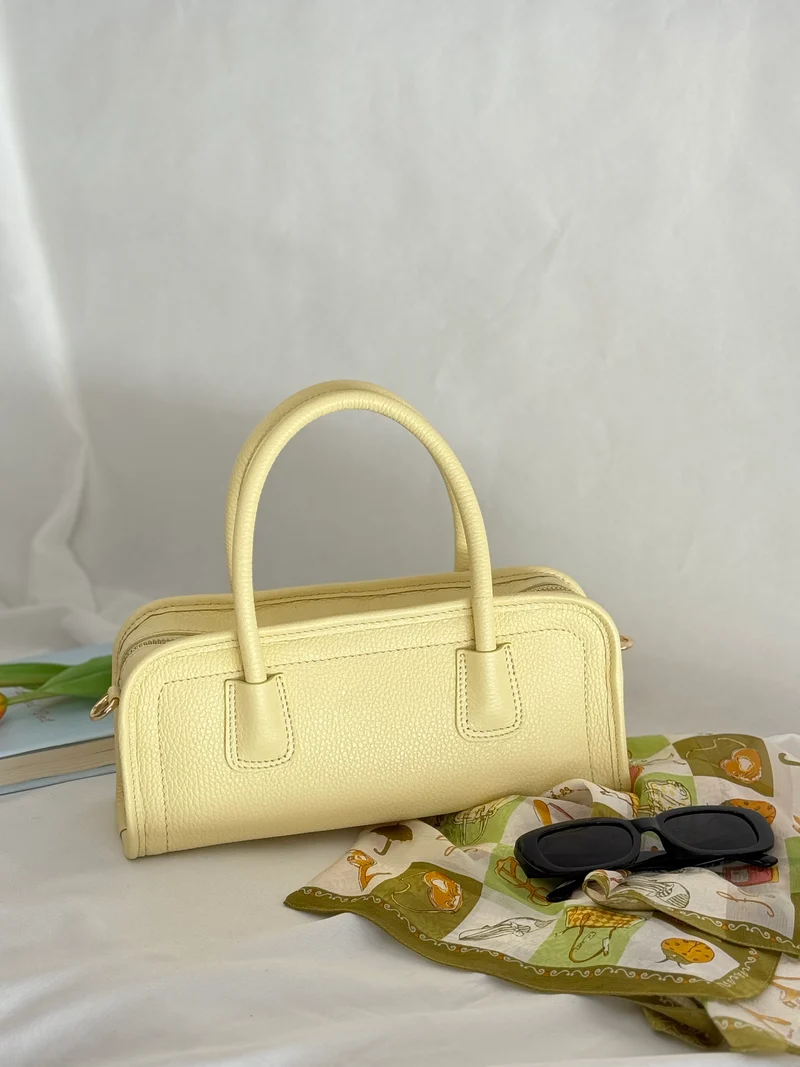 Borsa baguette in pelle color giallo pulcino