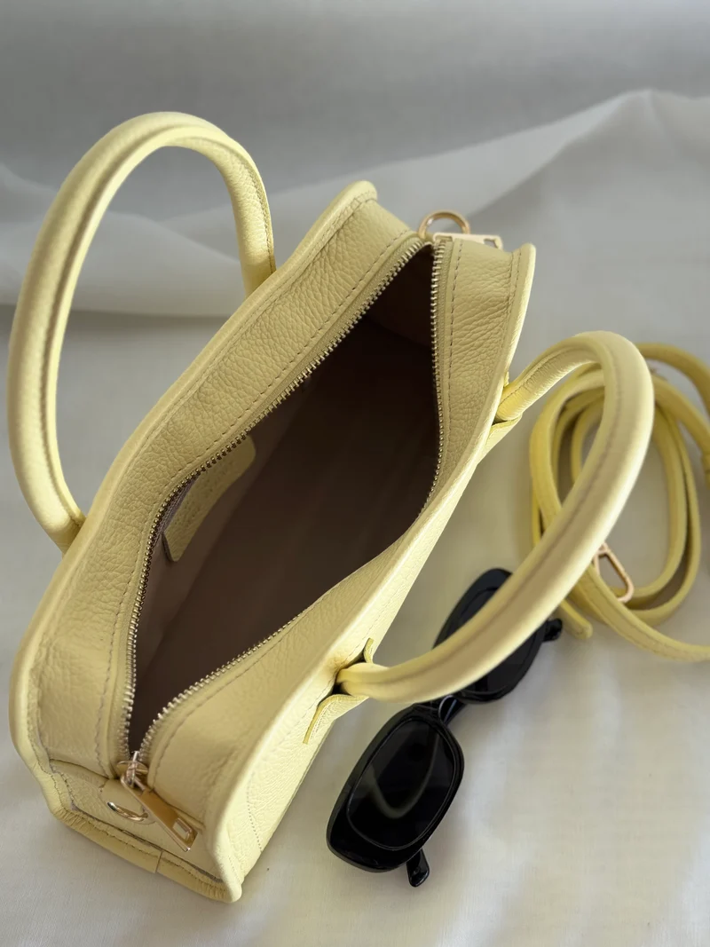Borsa baguette in pelle color giallo pulcino