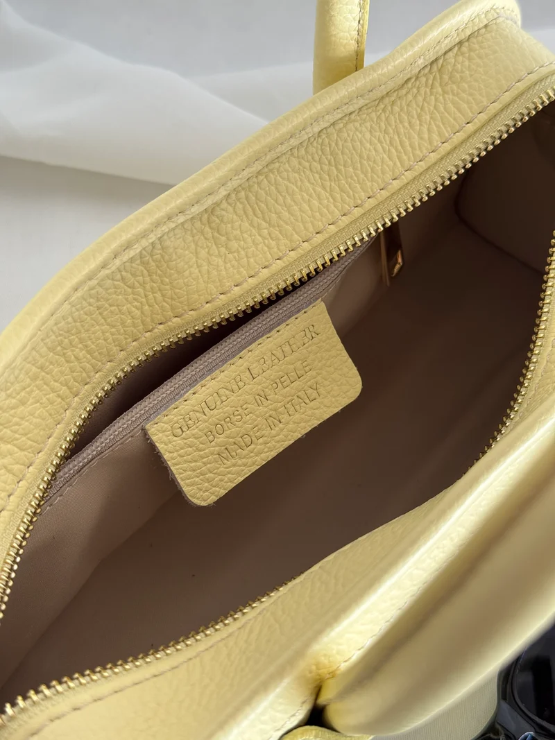 Borsa baguette in pelle color giallo pulcino