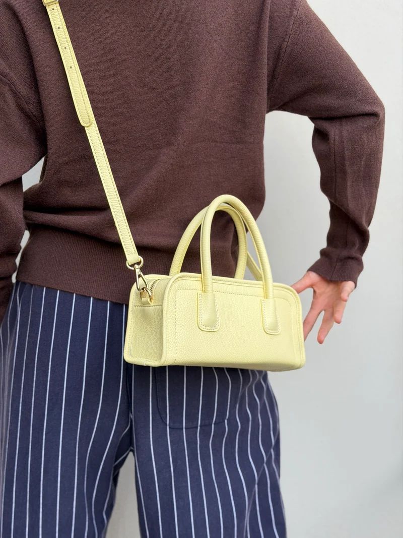 Borsa baguette in pelle color giallo pulcino