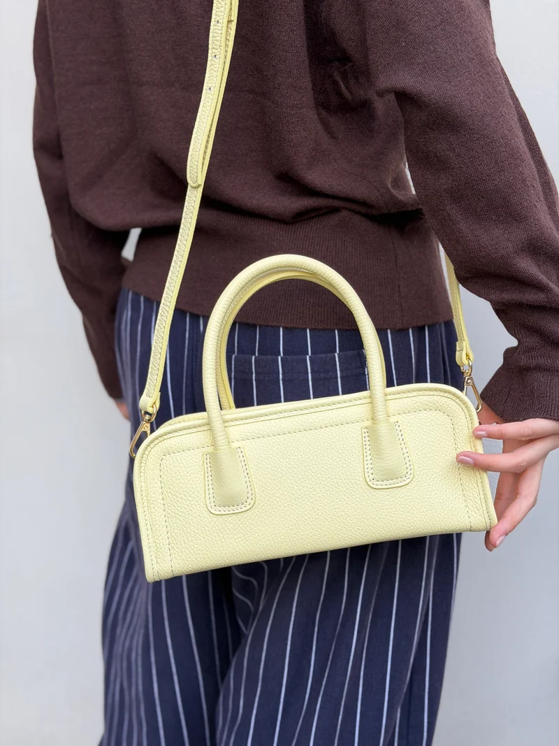 Borsa baguette in pelle color giallo pulcino