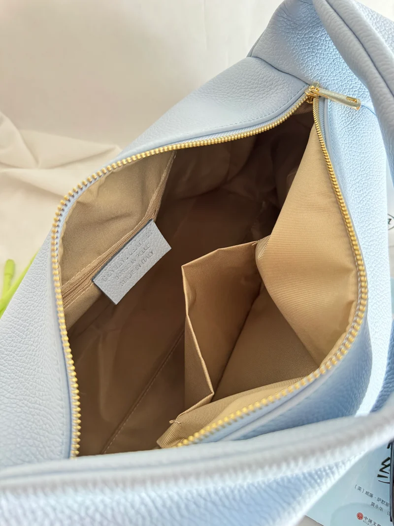 Borsa a spalla effetto “puff” in tonalità macaron