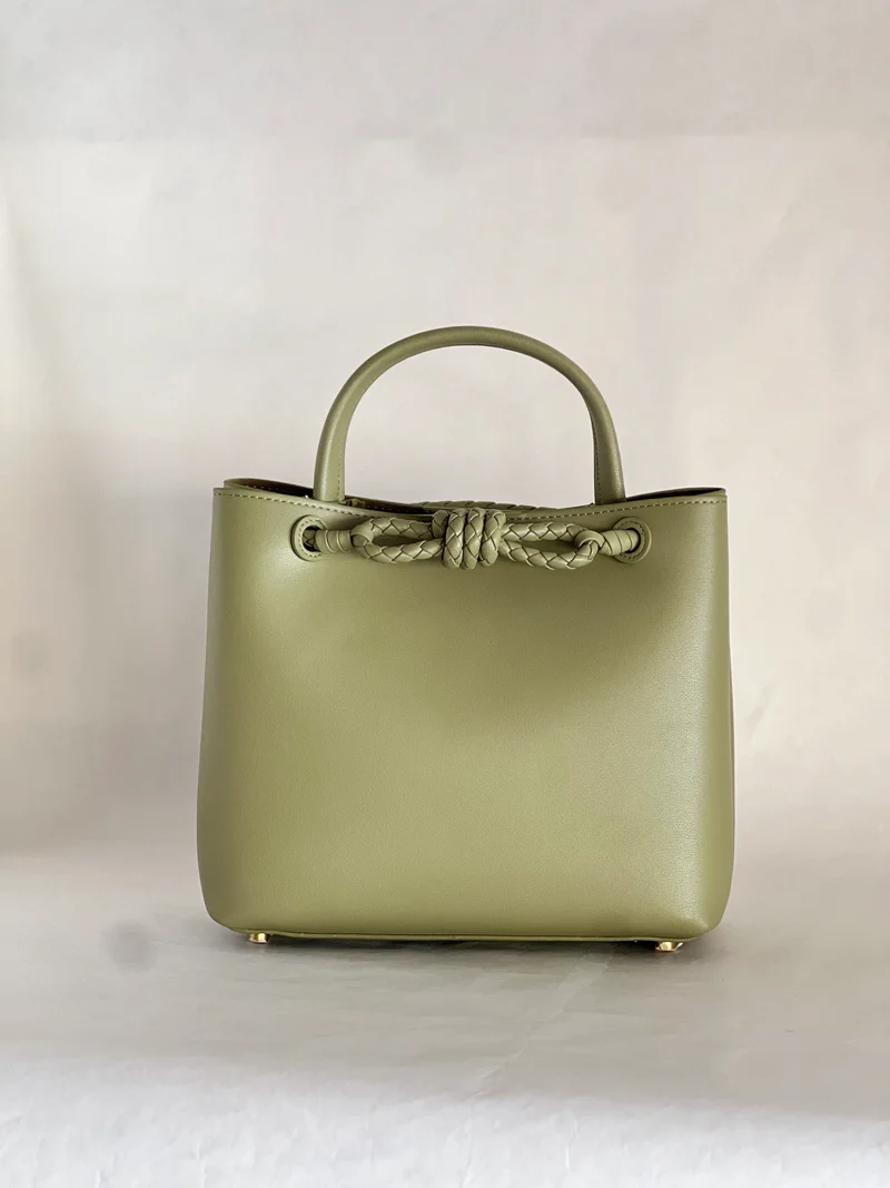 Borsa tote media in pelle intrecciata con dettagli a nodo