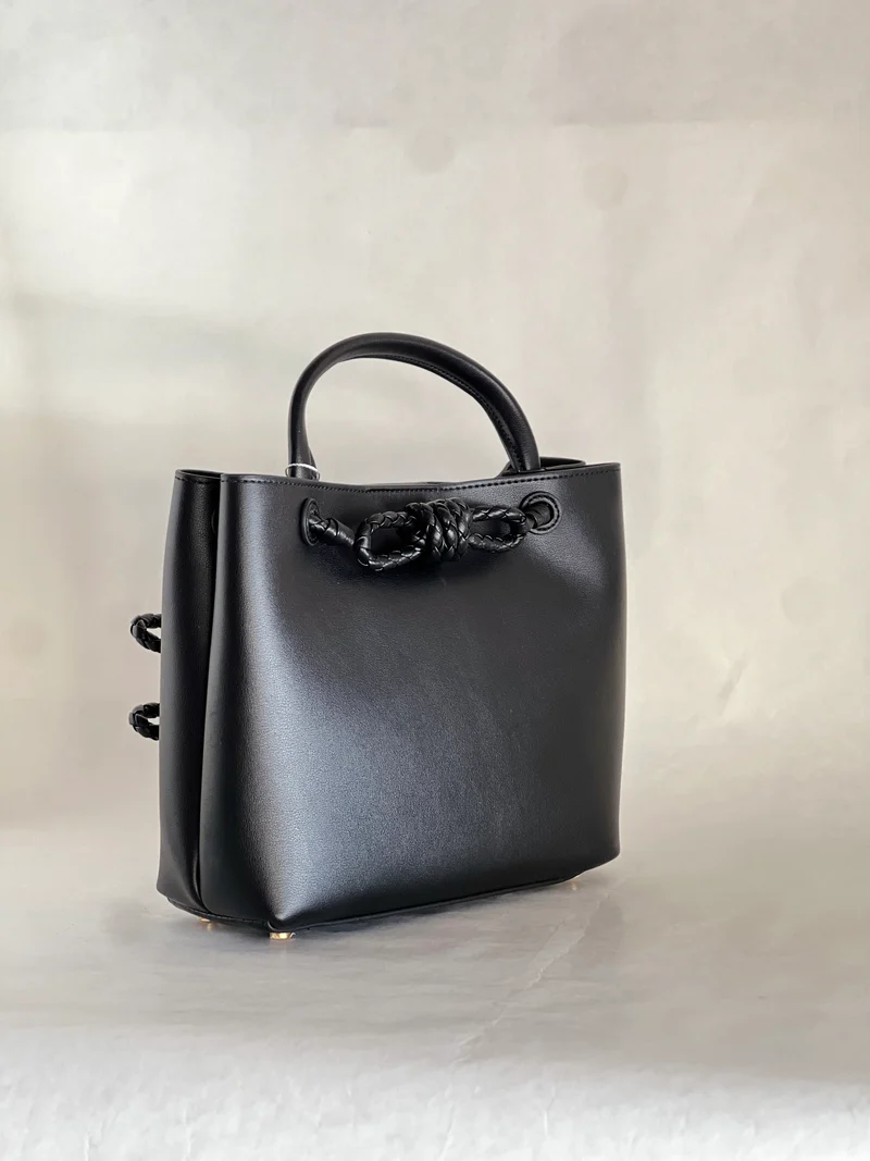 Borsa tote media in pelle intrecciata con dettagli a nodo