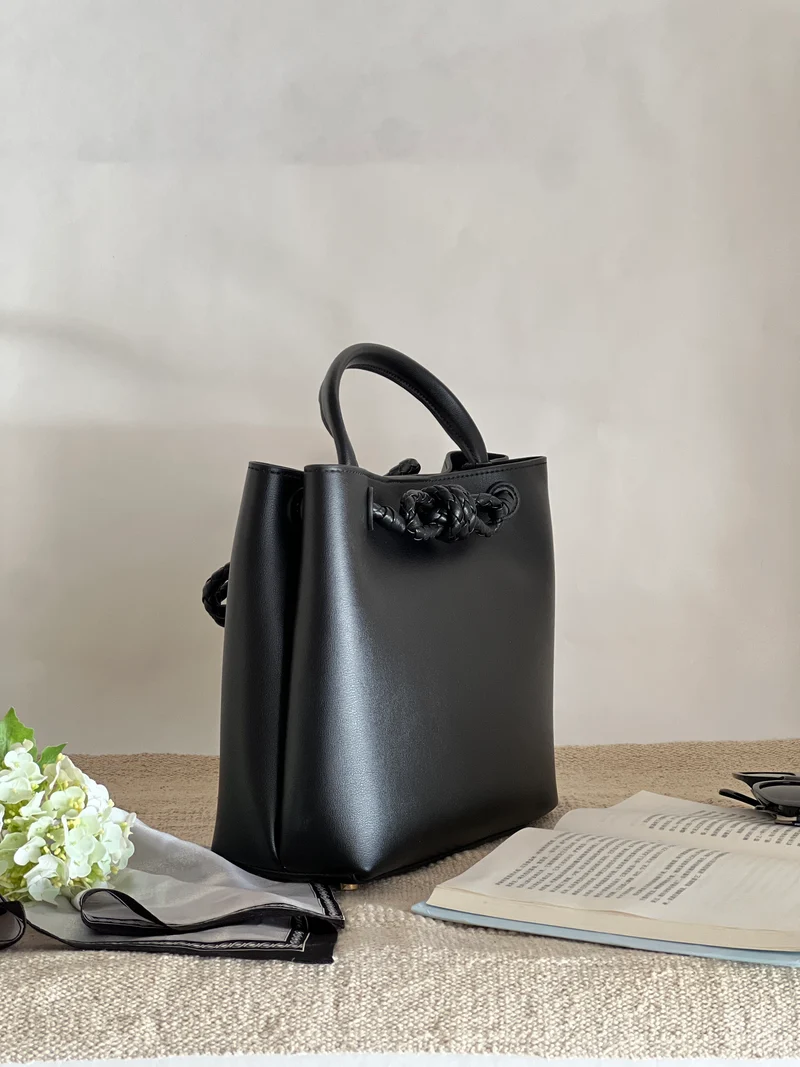 Borsa tote media in pelle intrecciata con dettagli a nodo