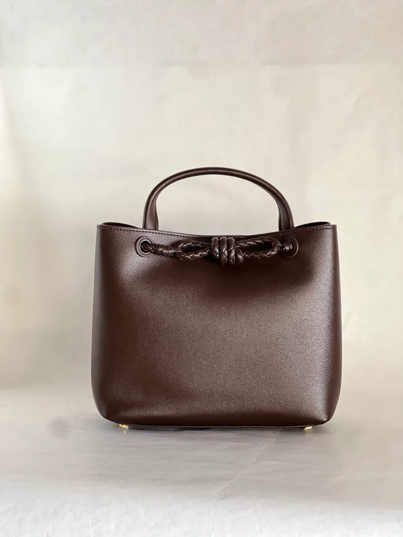 Borsa tote media in pelle intrecciata con dettagli a nodo