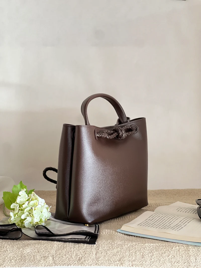 Borsa tote media in pelle intrecciata con dettagli a nodo