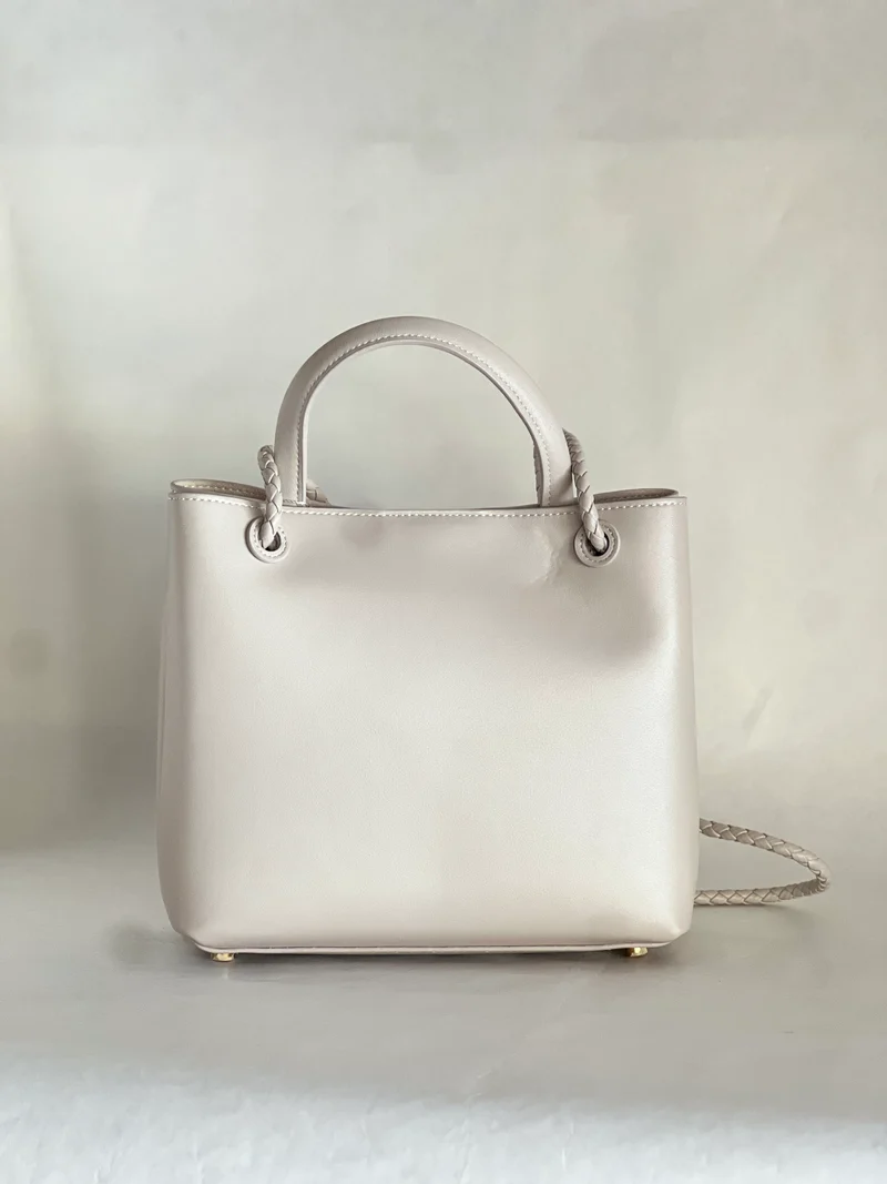 Borsa tote media in pelle intrecciata con dettagli a nodo