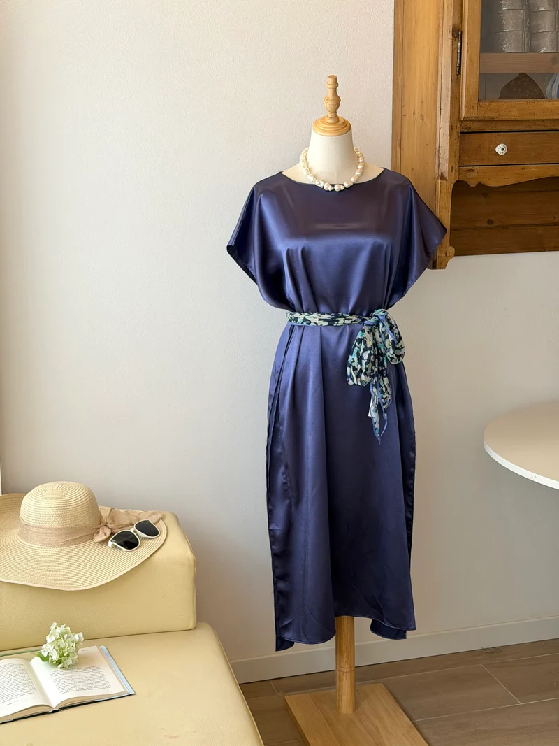 Pure Silk Batwing Dress | Abito monocolore in seta con maniche a pipistrello