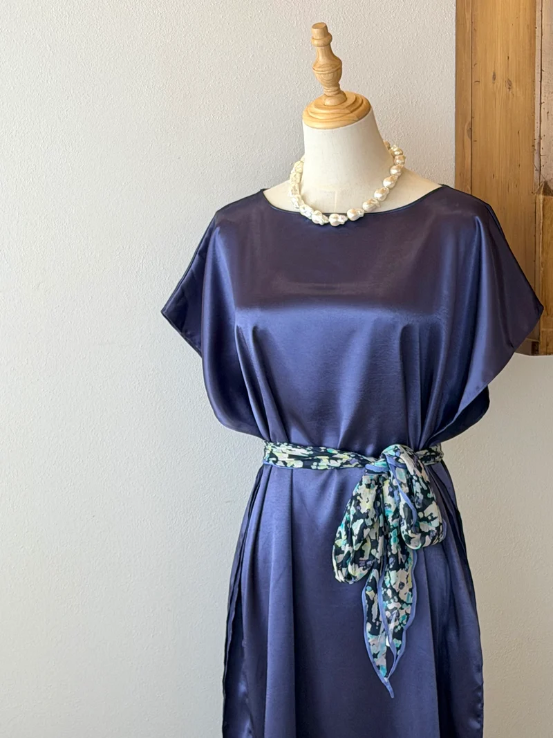 Pure Silk Batwing Dress | Abito monocolore in seta con maniche a pipistrello