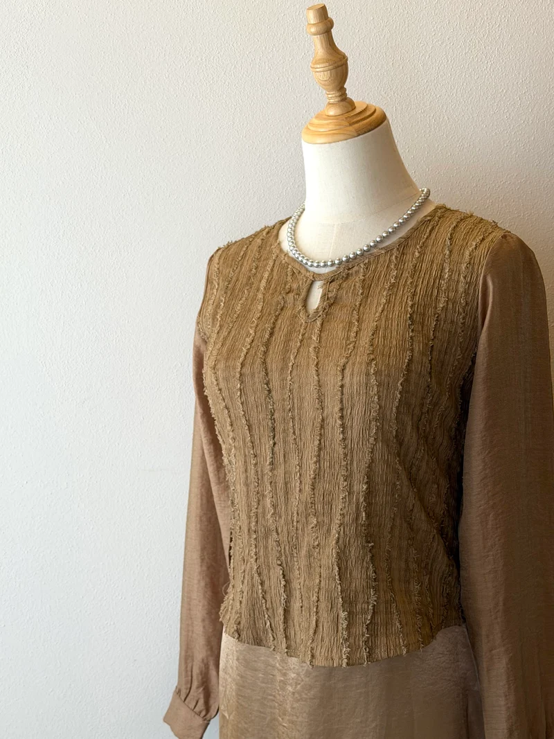 Amber Flow Set | Top con frange e abito satinato champagne