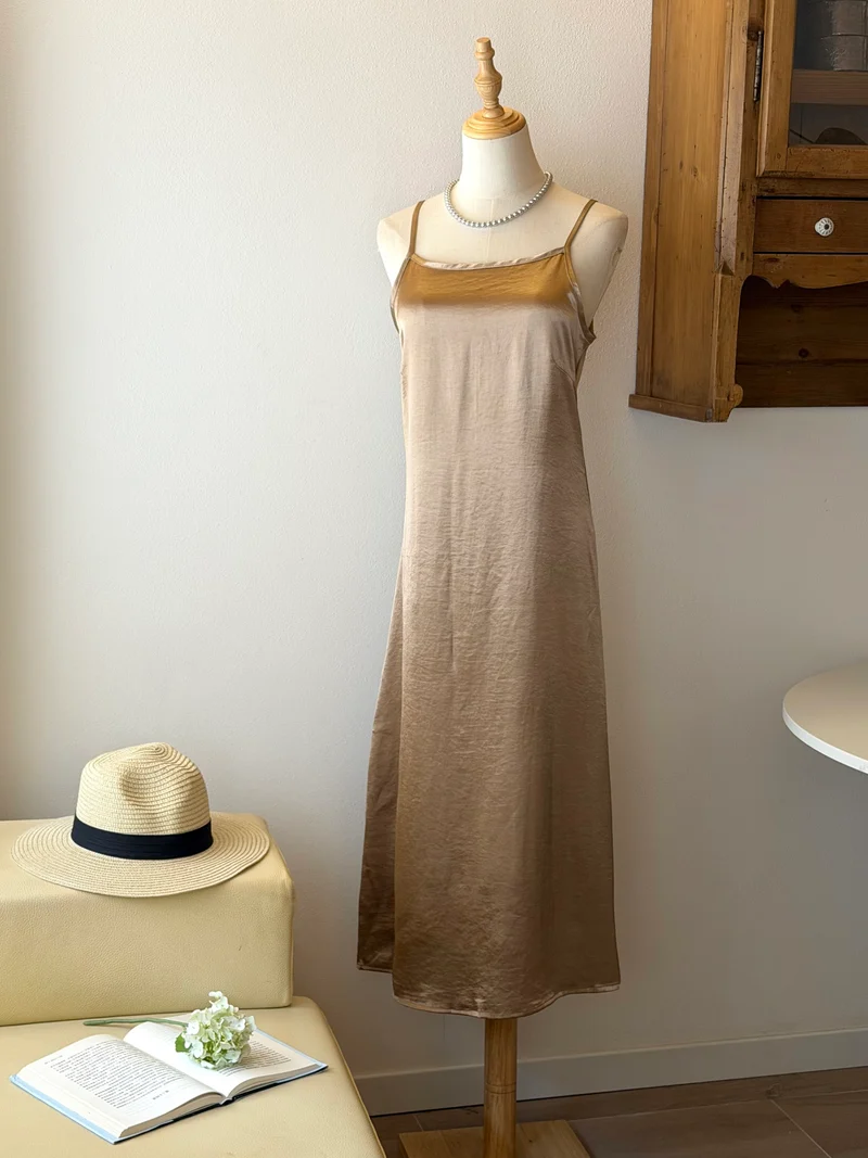 Amber Flow Set | Top con frange e abito satinato champagne