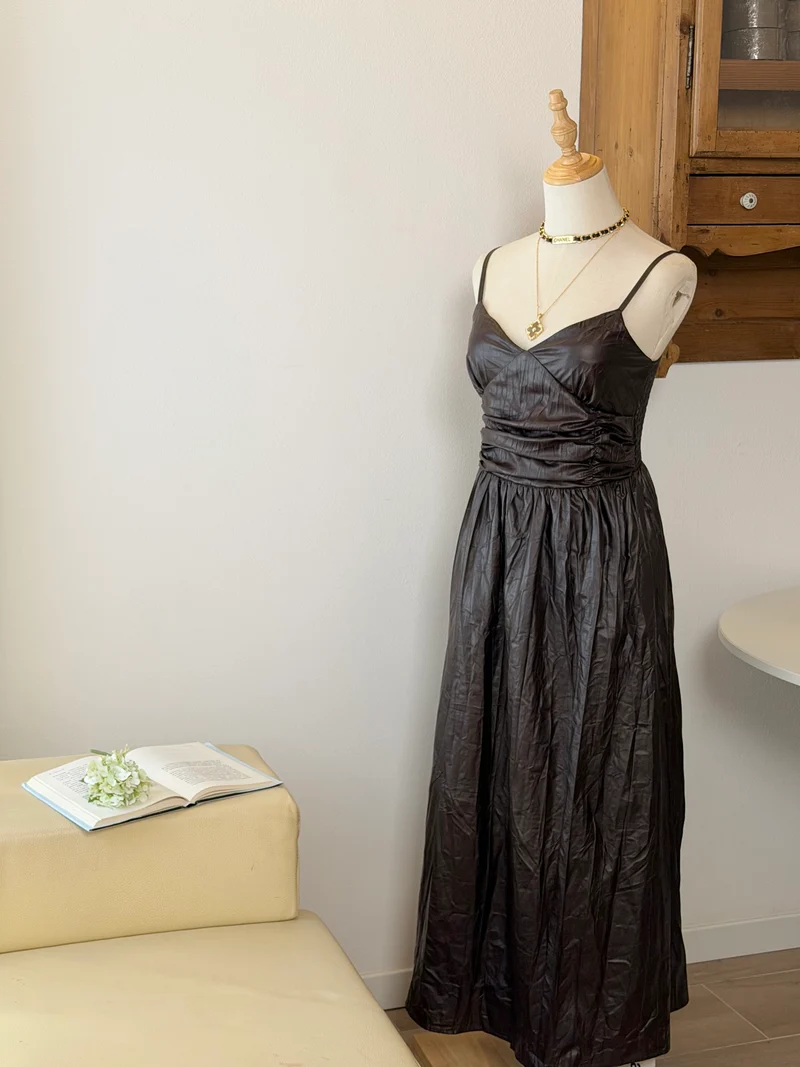 Black Sculpt Dress | Abito con volume e texture effetto pelle