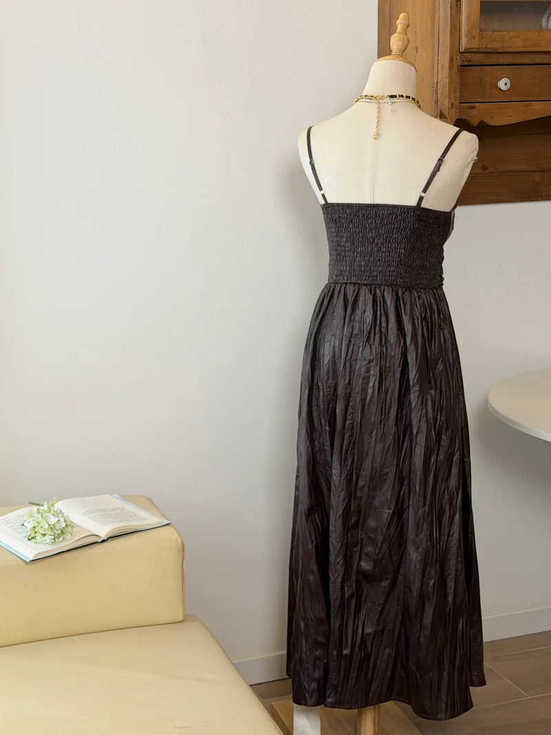 Black Sculpt Dress | Abito con volume e texture effetto pelle