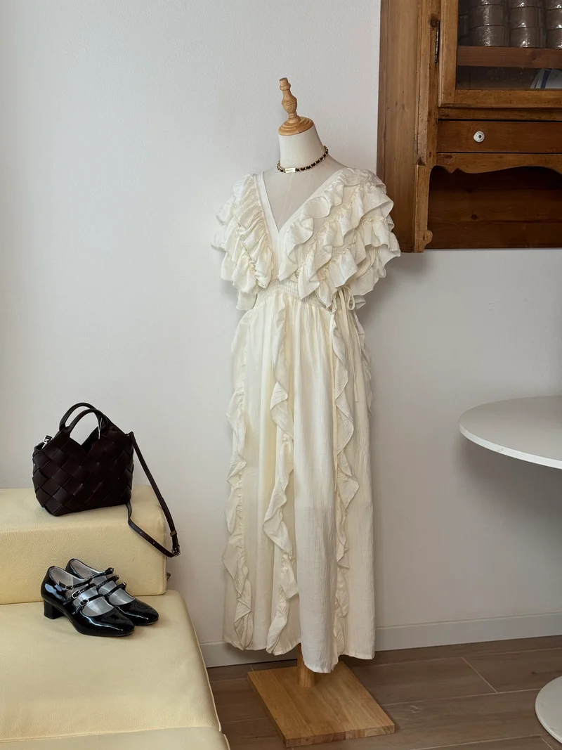White Ruffle Cake Dress | Abito lungo con balze e scollo a V