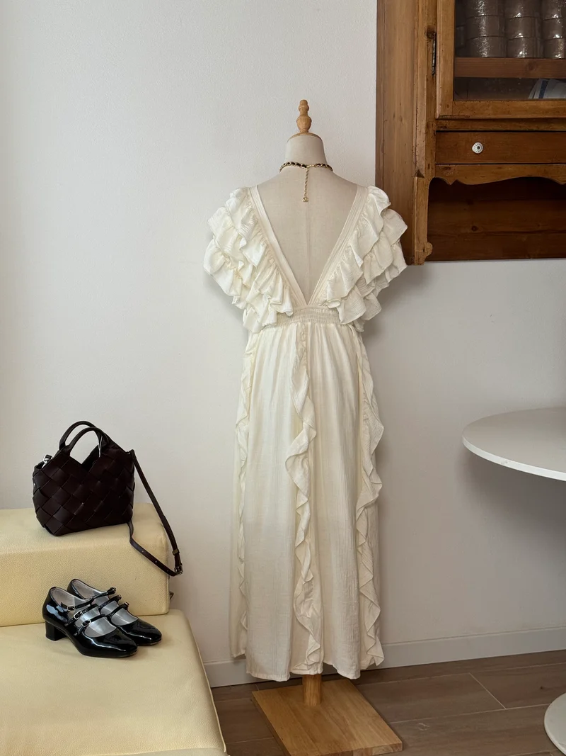 White Ruffle Cake Dress | Abito lungo con balze e scollo a V