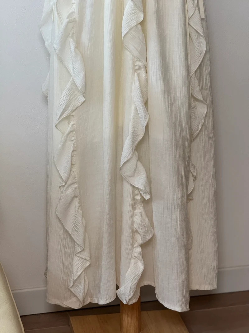 White Ruffle Cake Dress | Abito lungo con balze e scollo a V