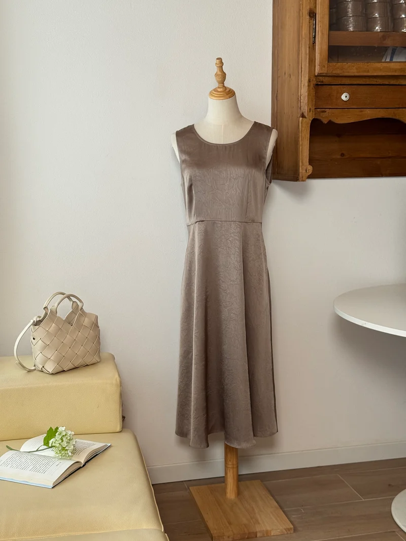 Grey Elegance Dress | Abito midi minimal stile Hepburn