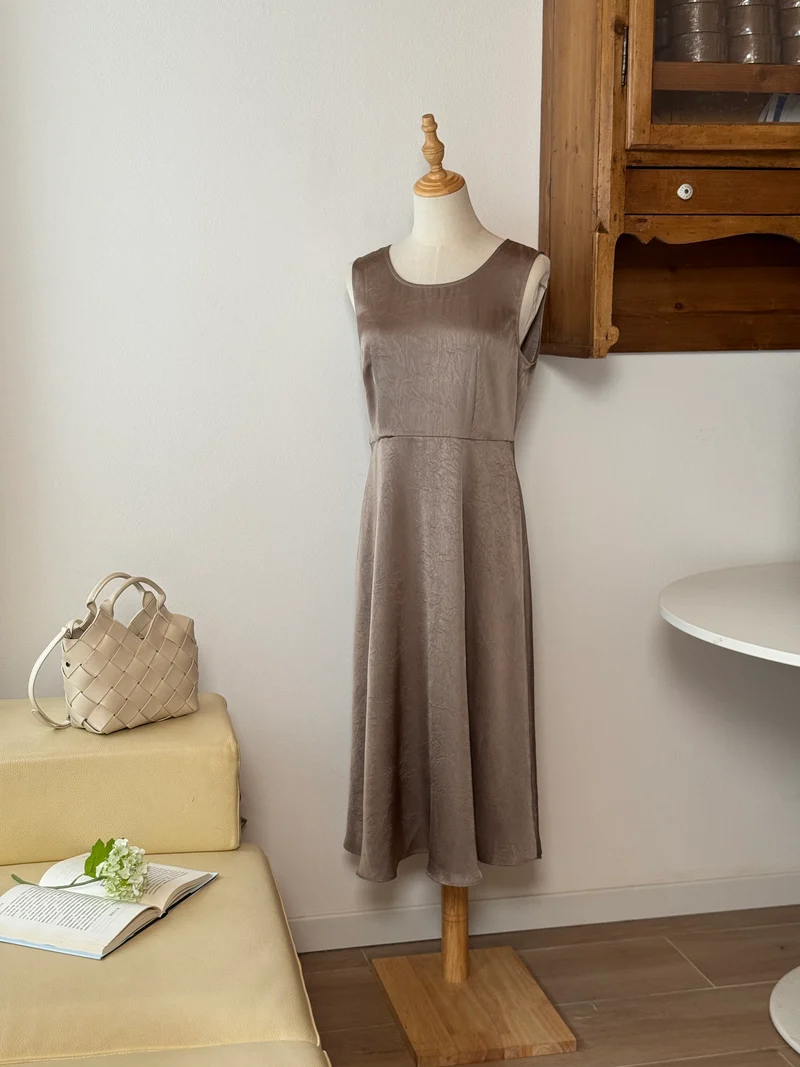 Grey Elegance Dress | Abito midi minimal stile Hepburn