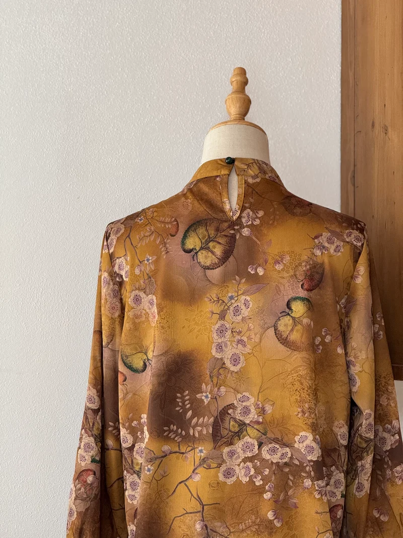 Amber Heritage Set | Camicia stampa orientale e gonna marrone