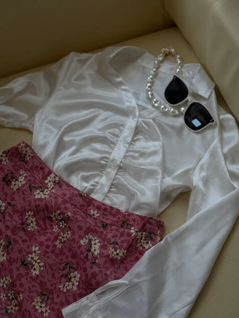 Blush Garden Set | Camicia in acetato e gonna floreale