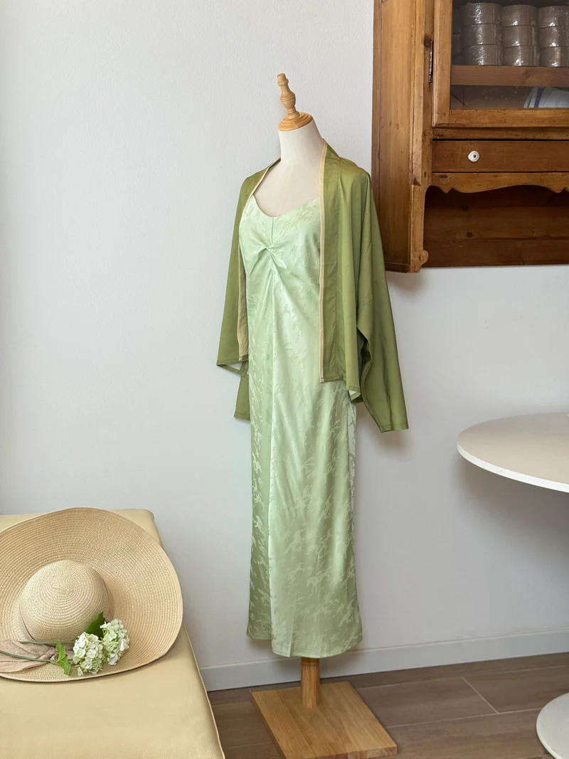 Jade Serenity Set | Set abito in seta e cardigan stile orientale