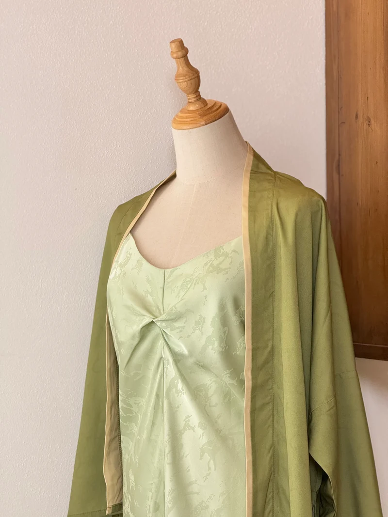Jade Serenity Set | Set abito in seta e cardigan stile orientale