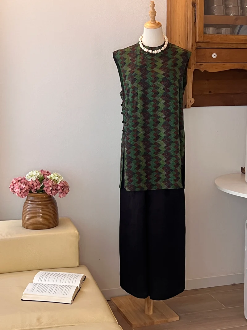 Completo donna con top jacquard fantasia e pantaloni lunghi fluidi