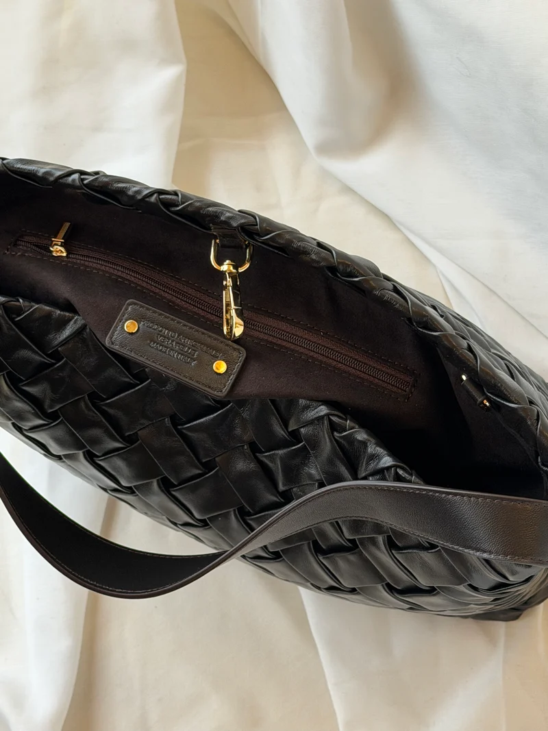 Borsa secchiello oversize in pelle di agnello – Nero