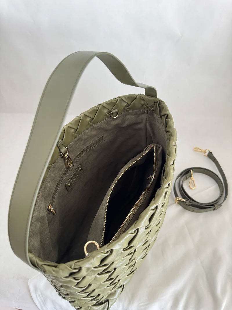 Borsa secchiello oversize in pelle di agnello – Nero
