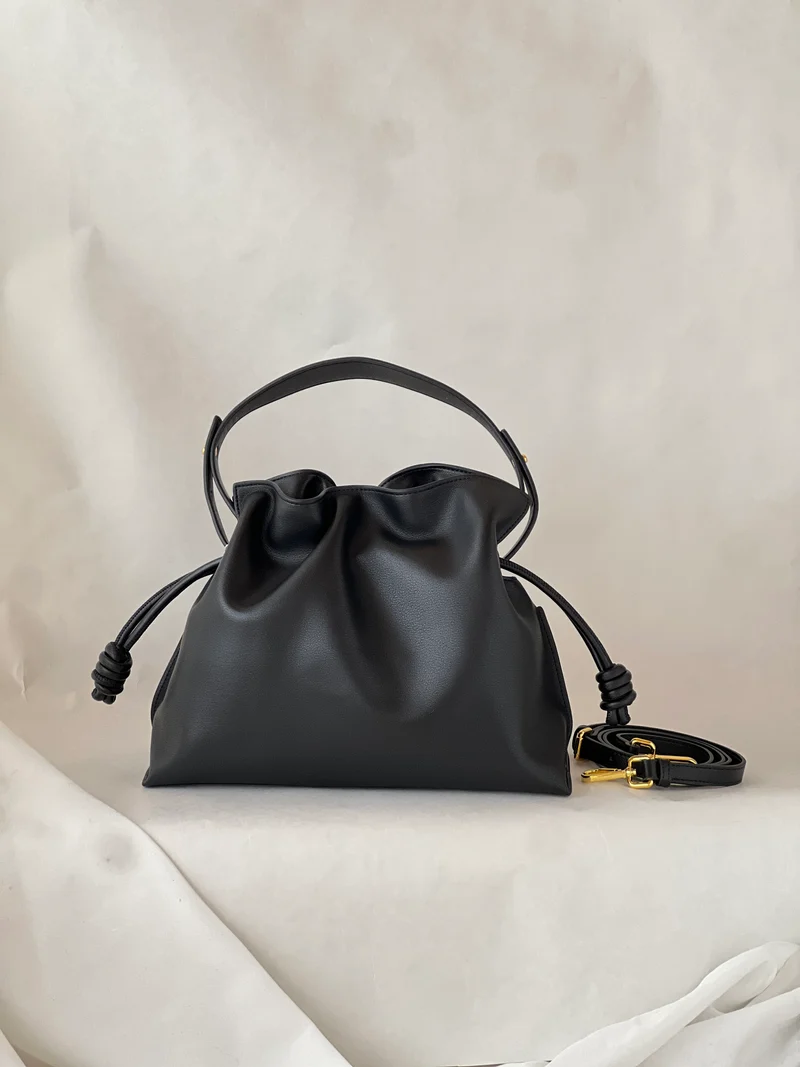 Borsa secchiello in pelle di vitello – Design moderno