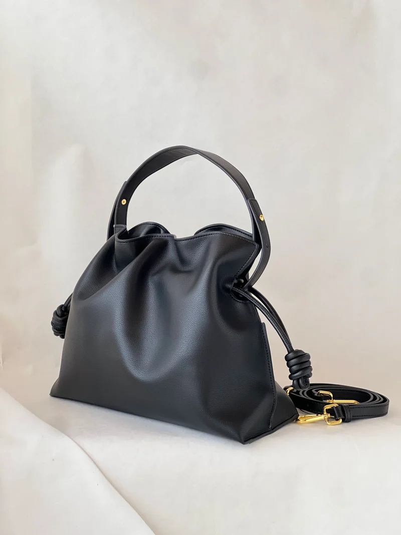 Borsa secchiello in pelle di vitello – Design moderno