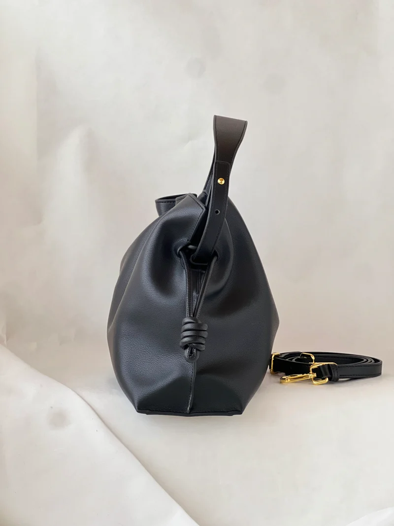 Borsa secchiello in pelle di vitello – Design moderno