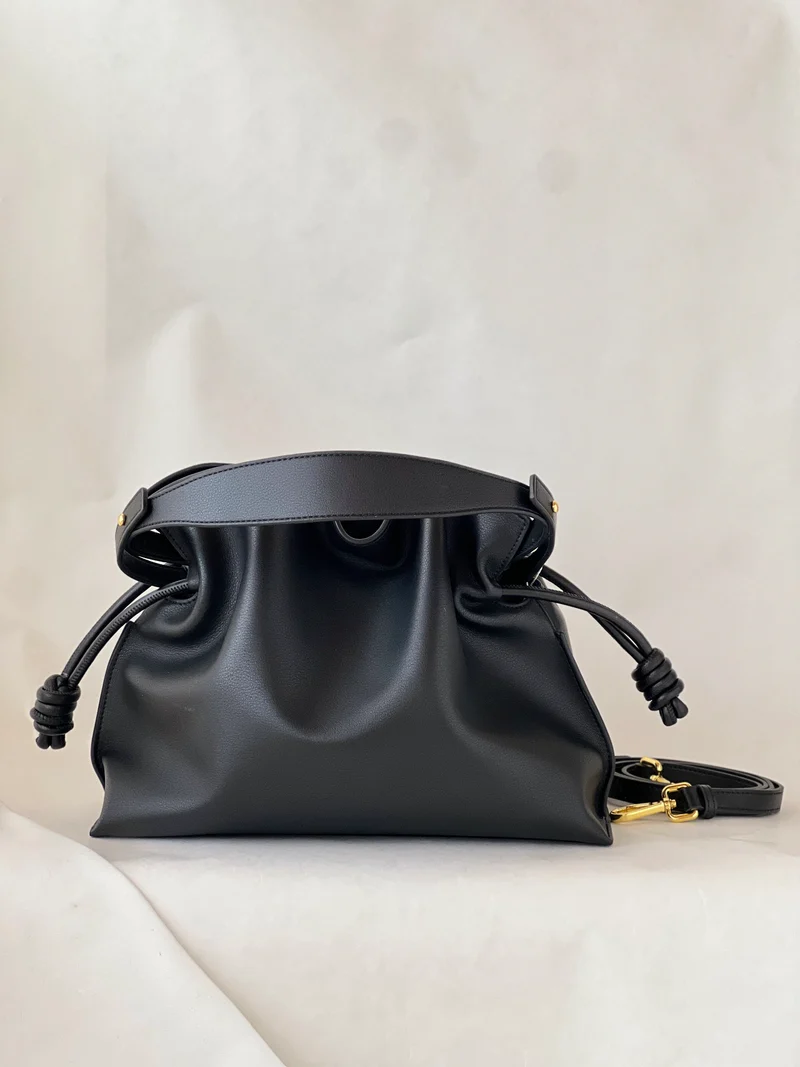 Borsa secchiello in pelle di vitello – Design moderno
