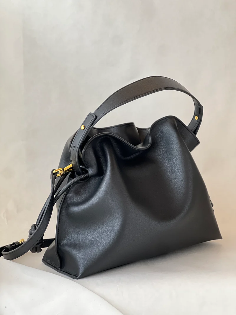 Borsa secchiello in pelle di vitello – Design moderno